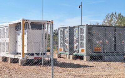 Átadták a Mol új napelemparkját és villamosenergia-tároló rendszerét Algyőn
